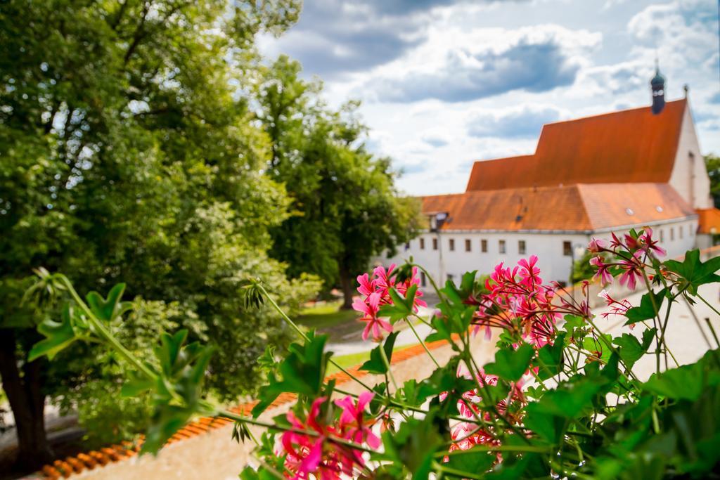 Pstrossova Vila - U Klasterni Zahrady เบคีนิเย ภายนอก รูปภาพ